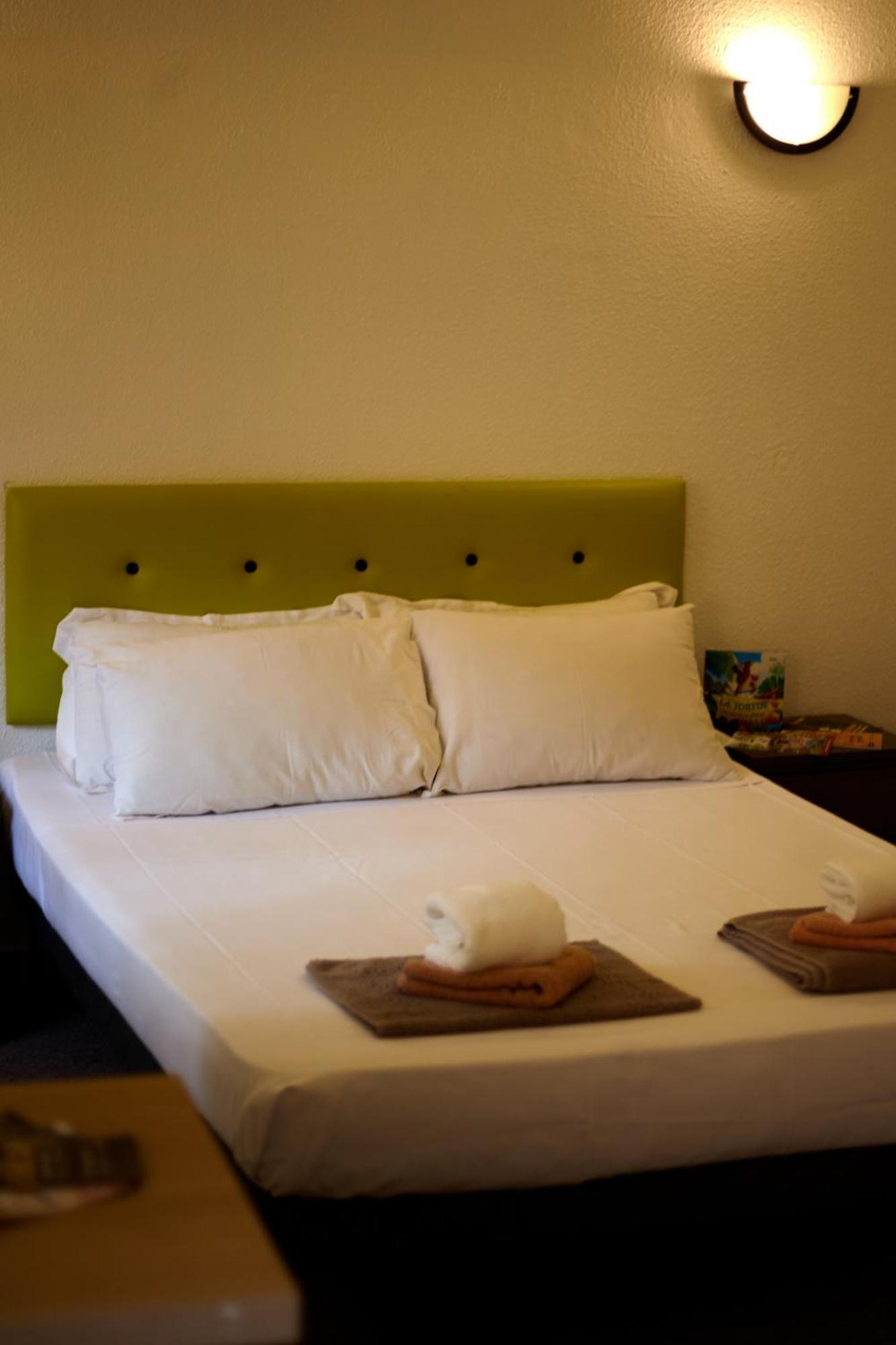 Hotel La Voile Bleue La Richardais ภายนอก รูปภาพ