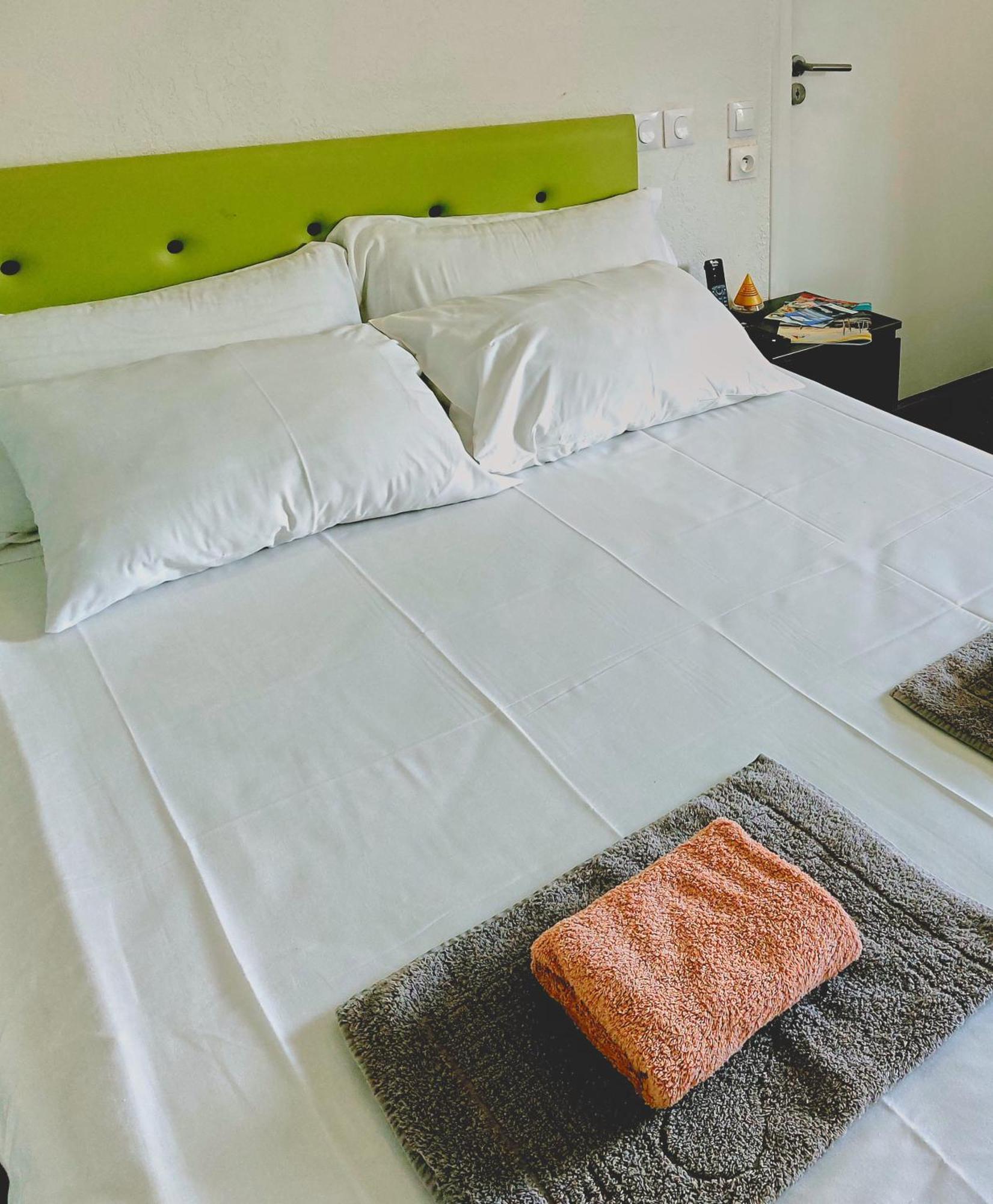 Hotel La Voile Bleue La Richardais ภายนอก รูปภาพ