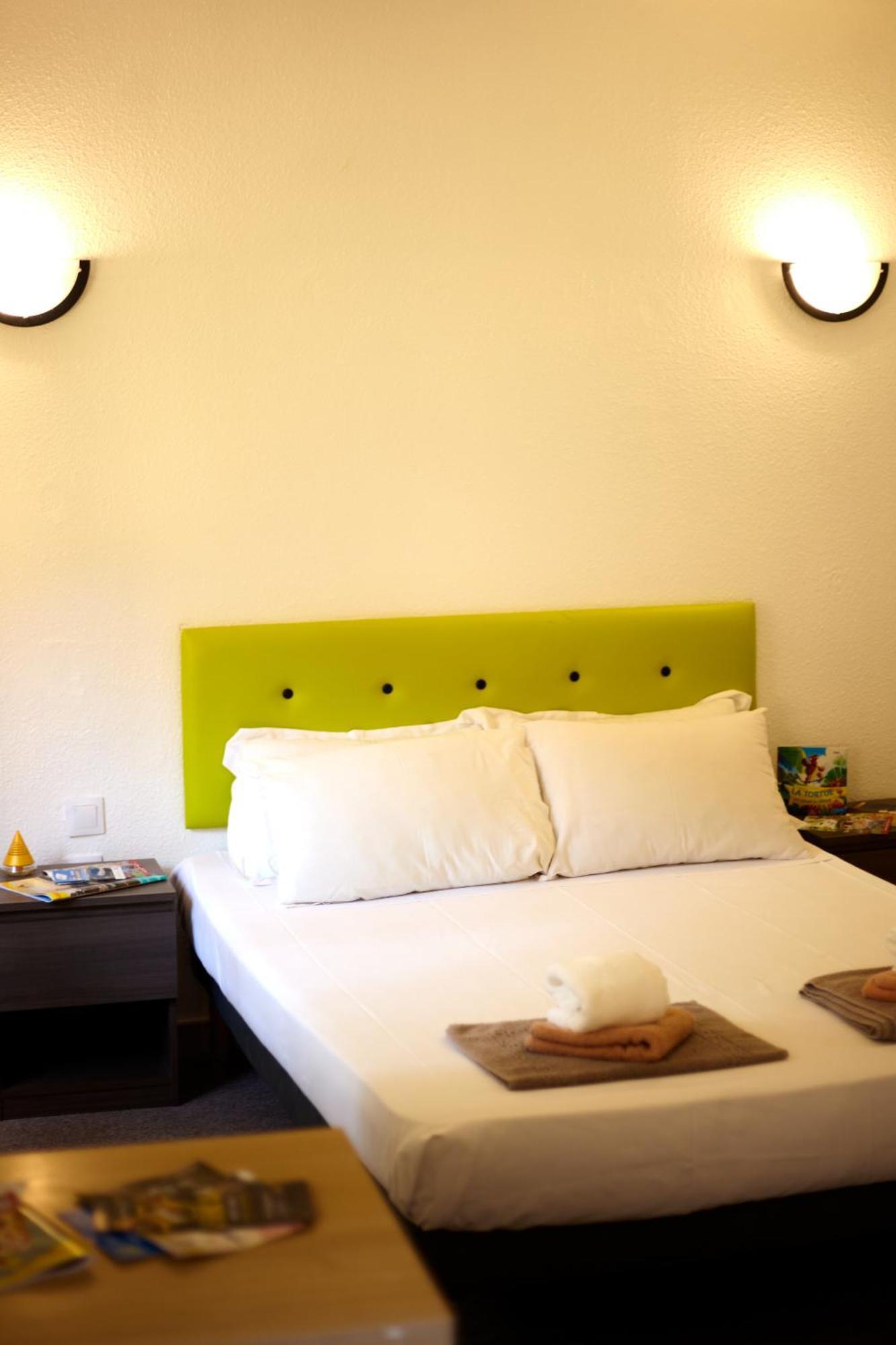 Hotel La Voile Bleue La Richardais ภายนอก รูปภาพ